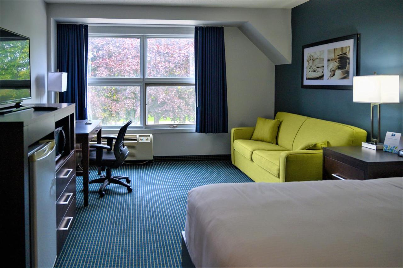 Days Inn By Wyndham Sarnia Harbourfront Exterior photo