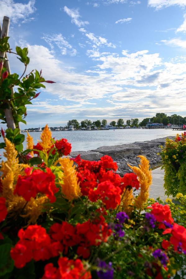 Days Inn By Wyndham Sarnia Harbourfront Exterior photo