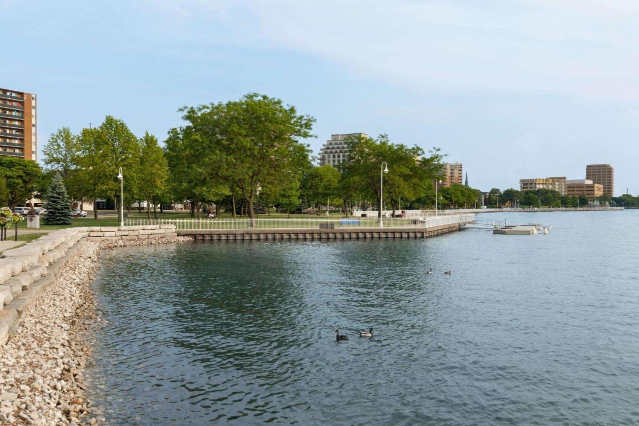 Days Inn By Wyndham Sarnia Harbourfront Exterior photo