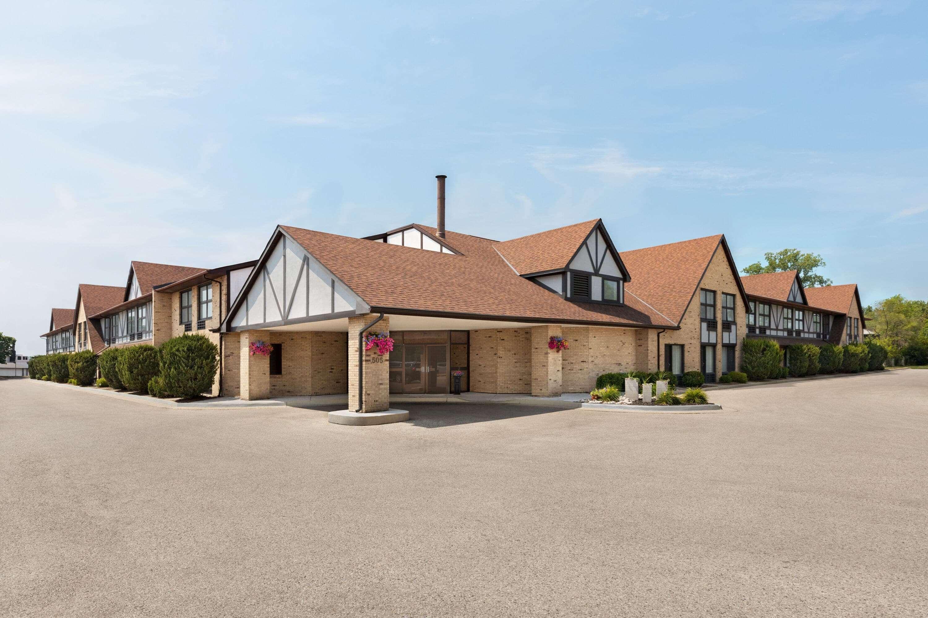 Days Inn By Wyndham Sarnia Harbourfront Exterior photo